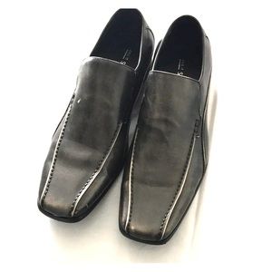 Gray black leather tone shoes